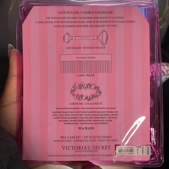 Victoria’s Secret self-care kit - Picture 3 of 7